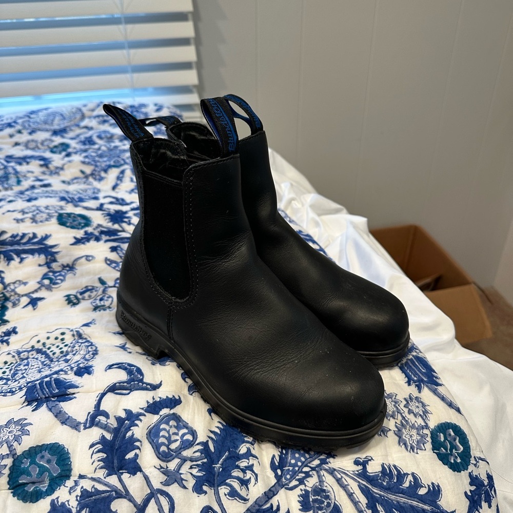 Black Blundstones